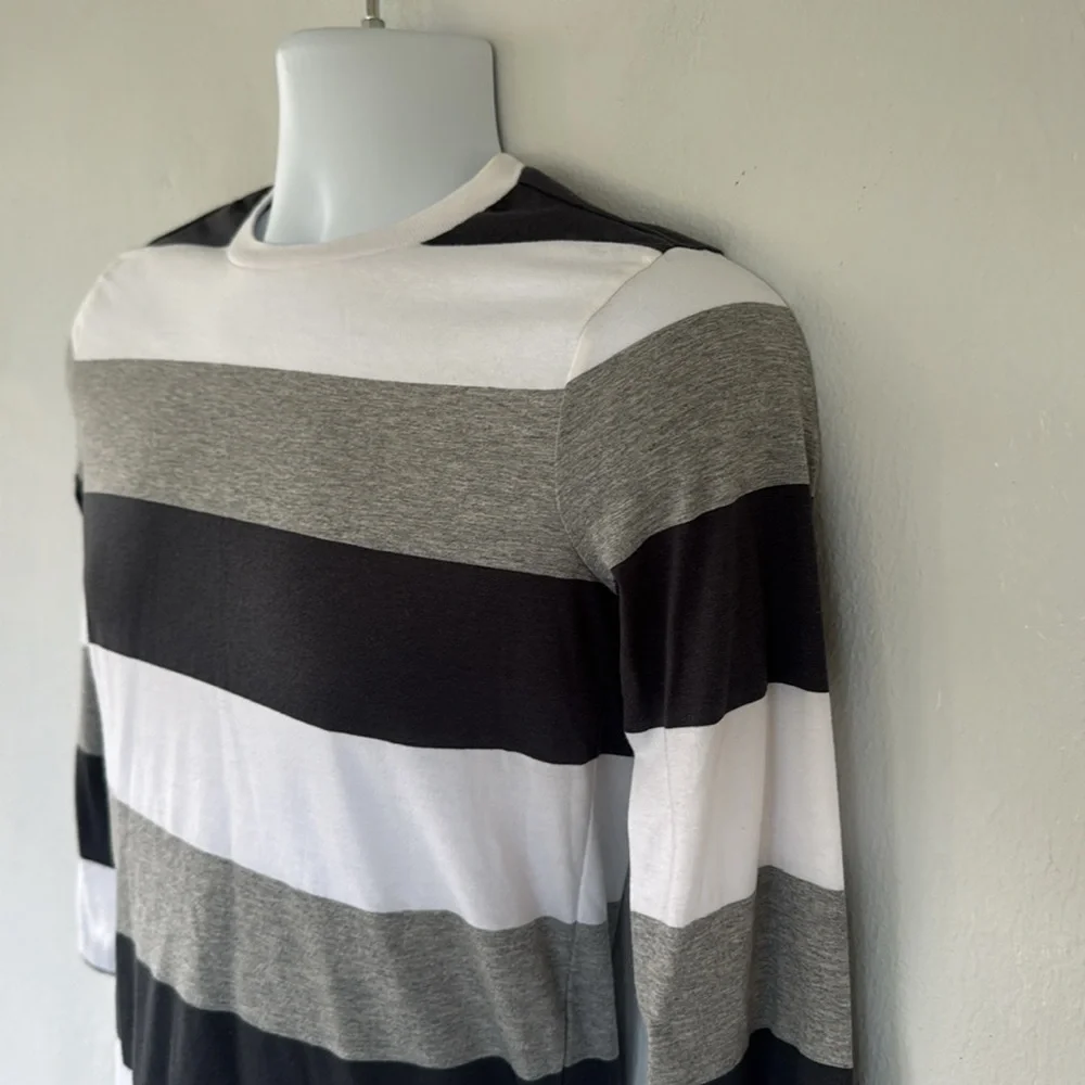 Old Navy boys black gray stripe long sleeve cotton tee size large
